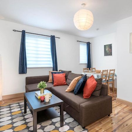 2 Bedroom Flat Near London Excel Eksteriør billede