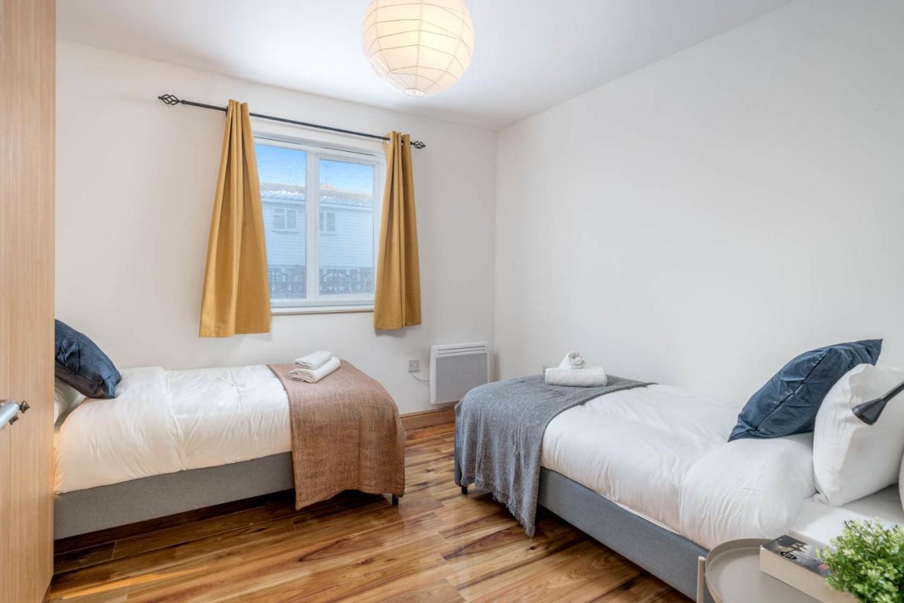 2 Bedroom Flat Near London Excel Eksteriør billede