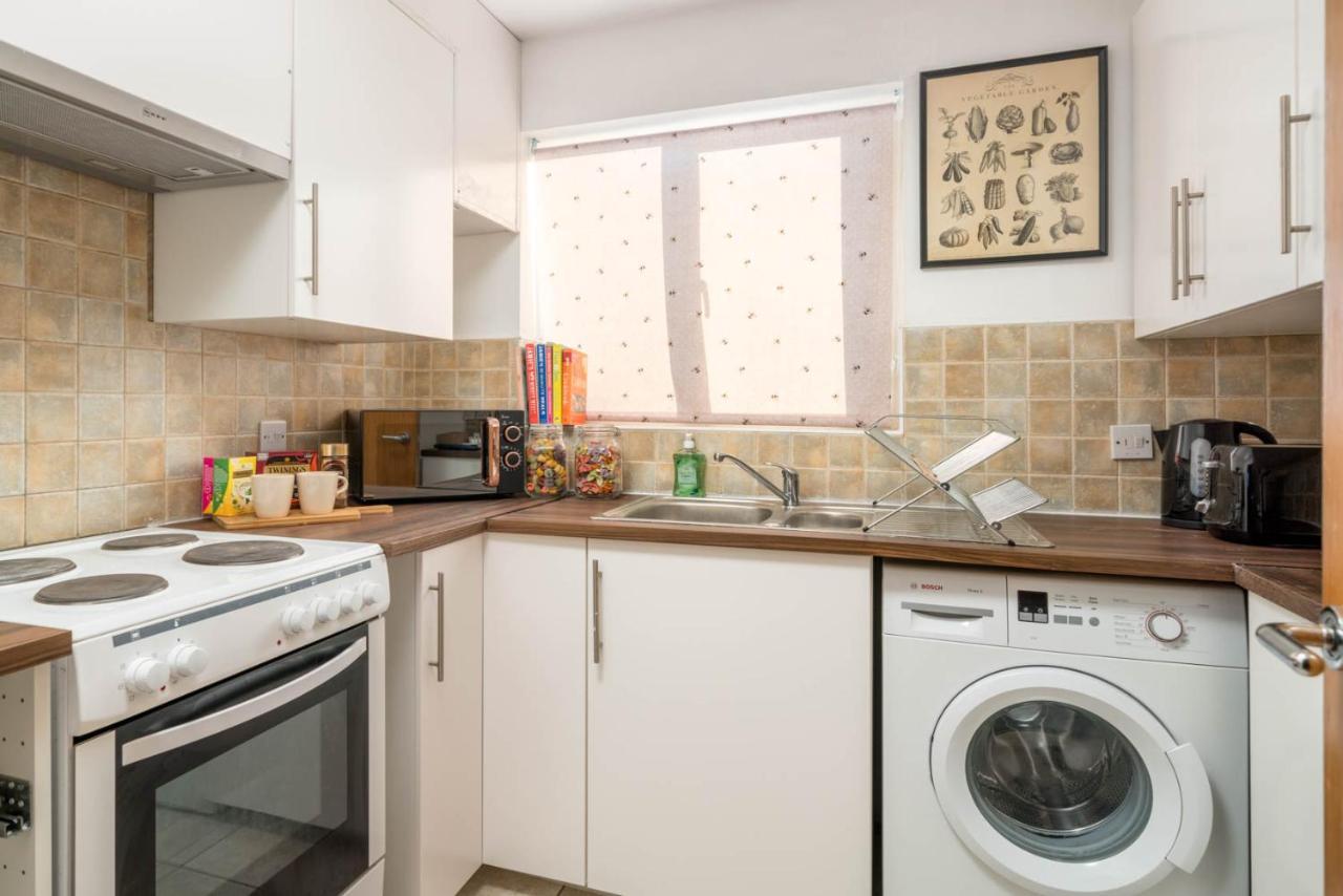 2 Bedroom Flat Near London Excel Eksteriør billede