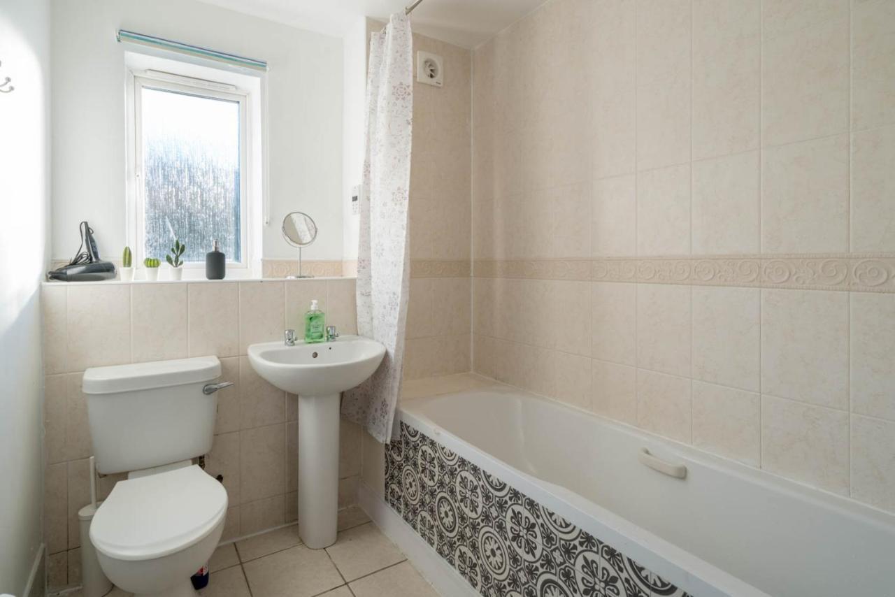 2 Bedroom Flat Near London Excel Eksteriør billede